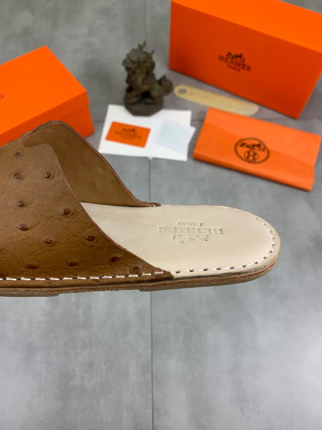 Men's men's shoes 💰P360 new model (genuine leather outsole series) new colors are coming simultaneously on the official website [HERMES] Hermès series: original development, original anatomy display, exclusive outsole [Material] Sole: original genuine leather sole with cow essence film 🌸. Fabric Original calfskin Lining: Imported cowhide, delicate and soft Code number: 38-44